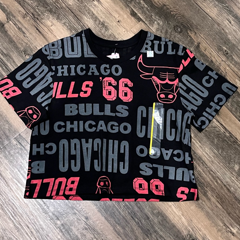 NWT Chicago Bulls Women Crop Top tee t-Shirt- Size Small